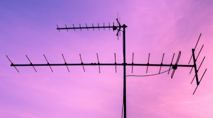 How to combine UHF and VHF Antennas