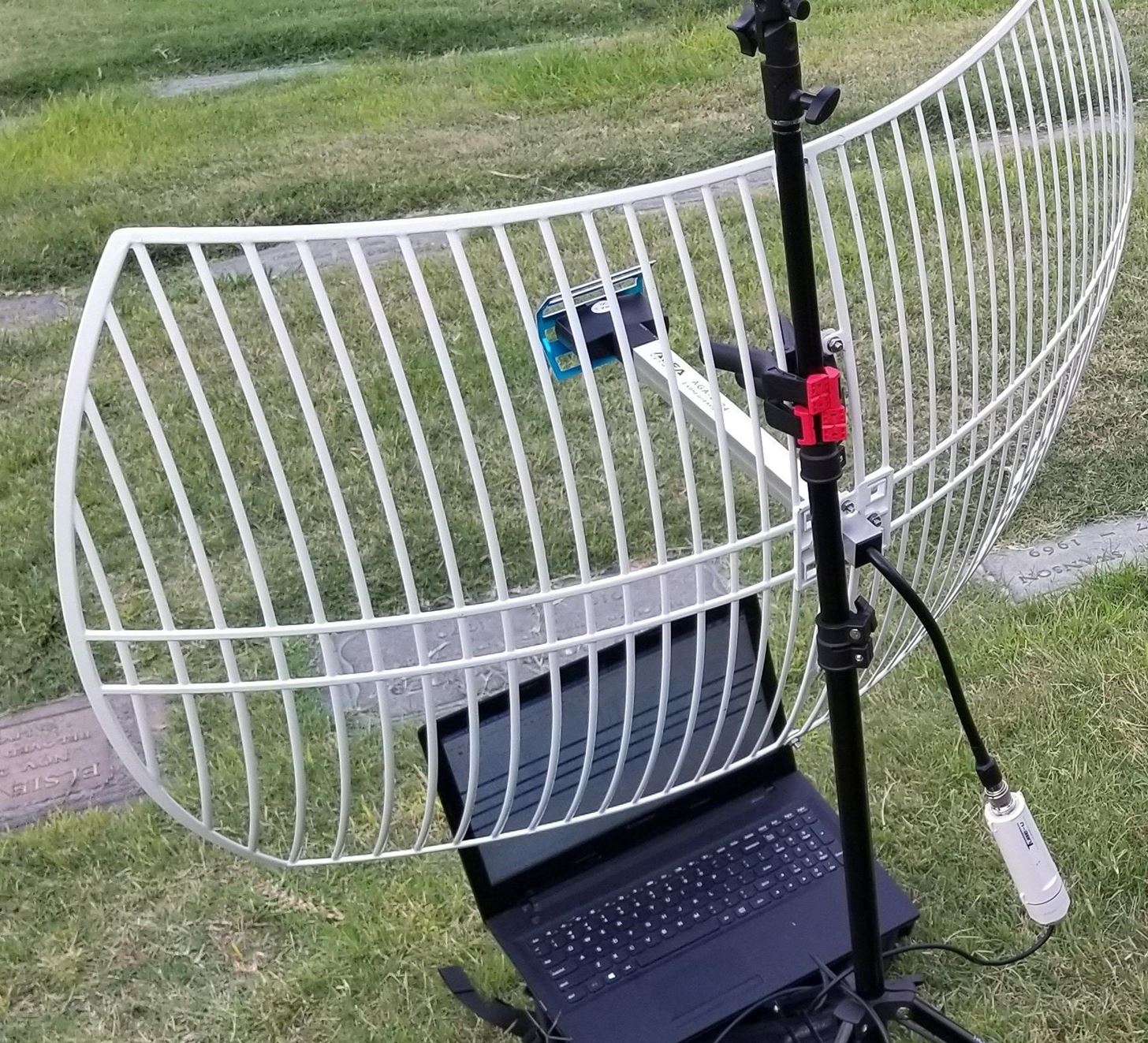 How to Turn a Satellite Dish Into a Wifi Antenna